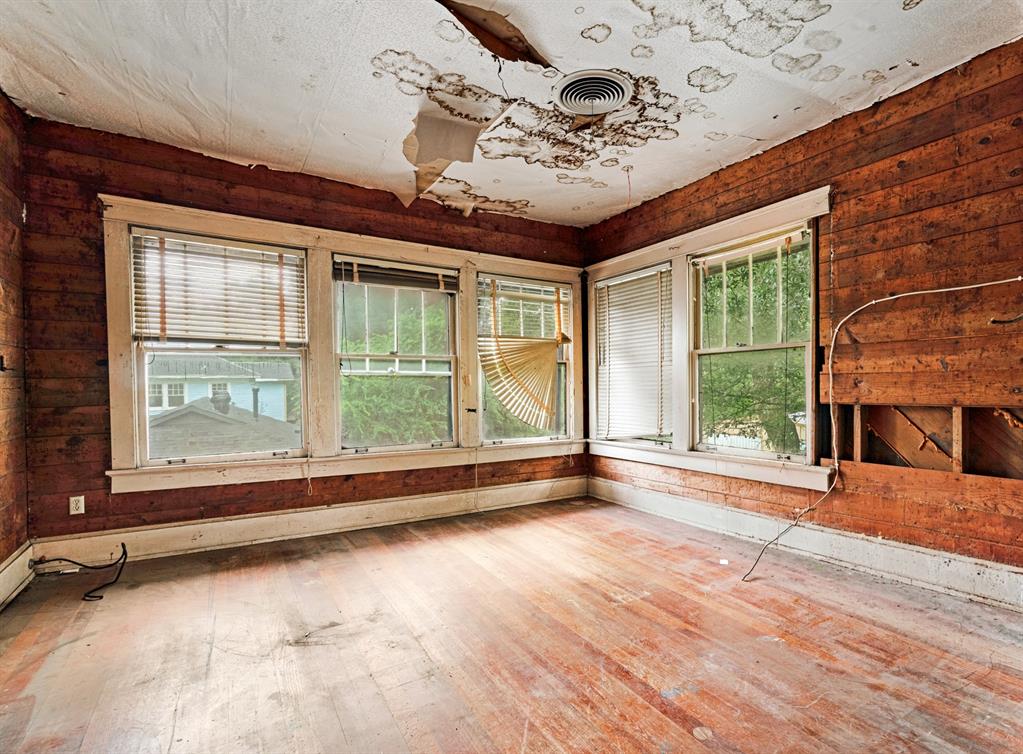 946 S Church Street Property Photo 10