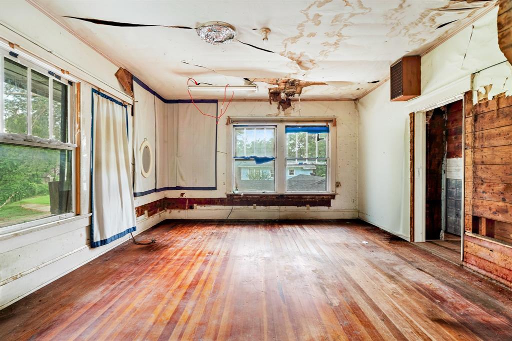 946 S Church Street Property Photo 12