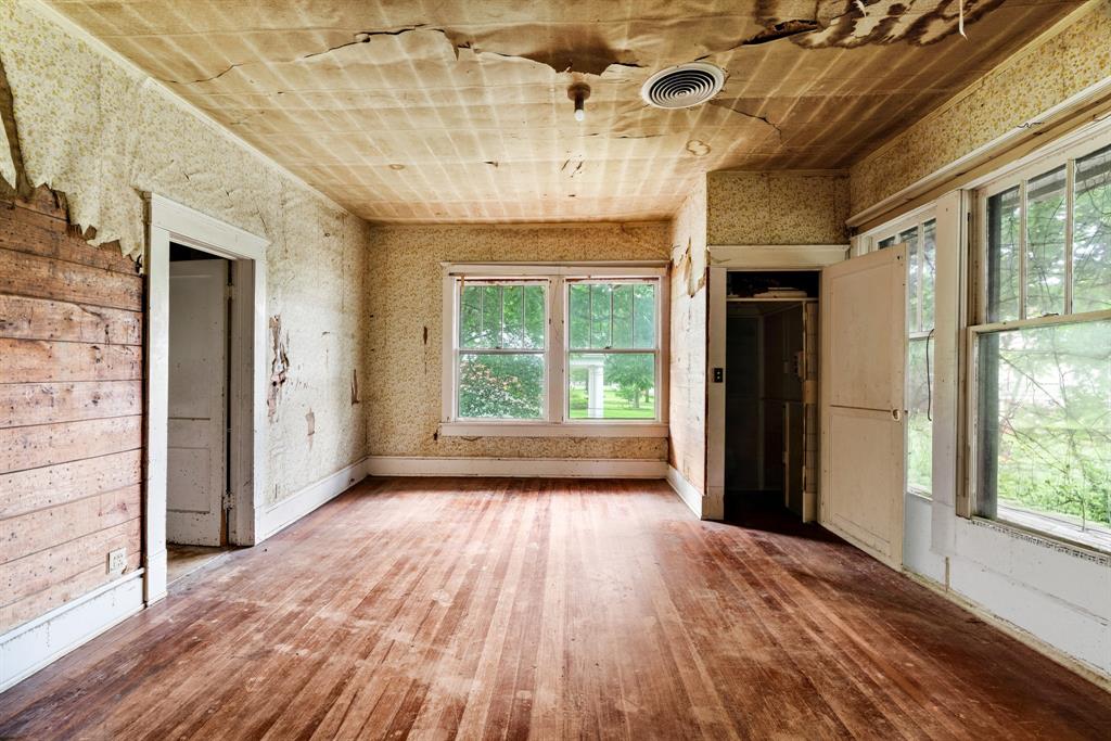946 S Church Street Property Photo 13