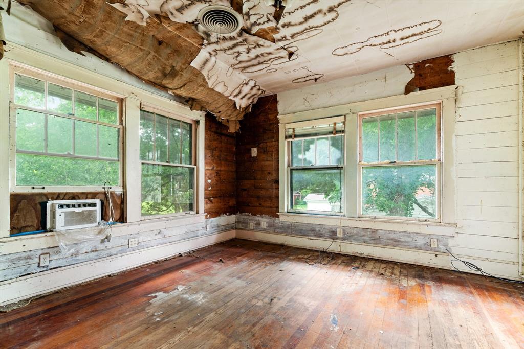 946 S Church Street Property Photo 16