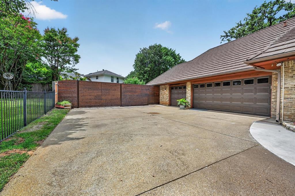 2304 Wakeforest Court Property Photo 33