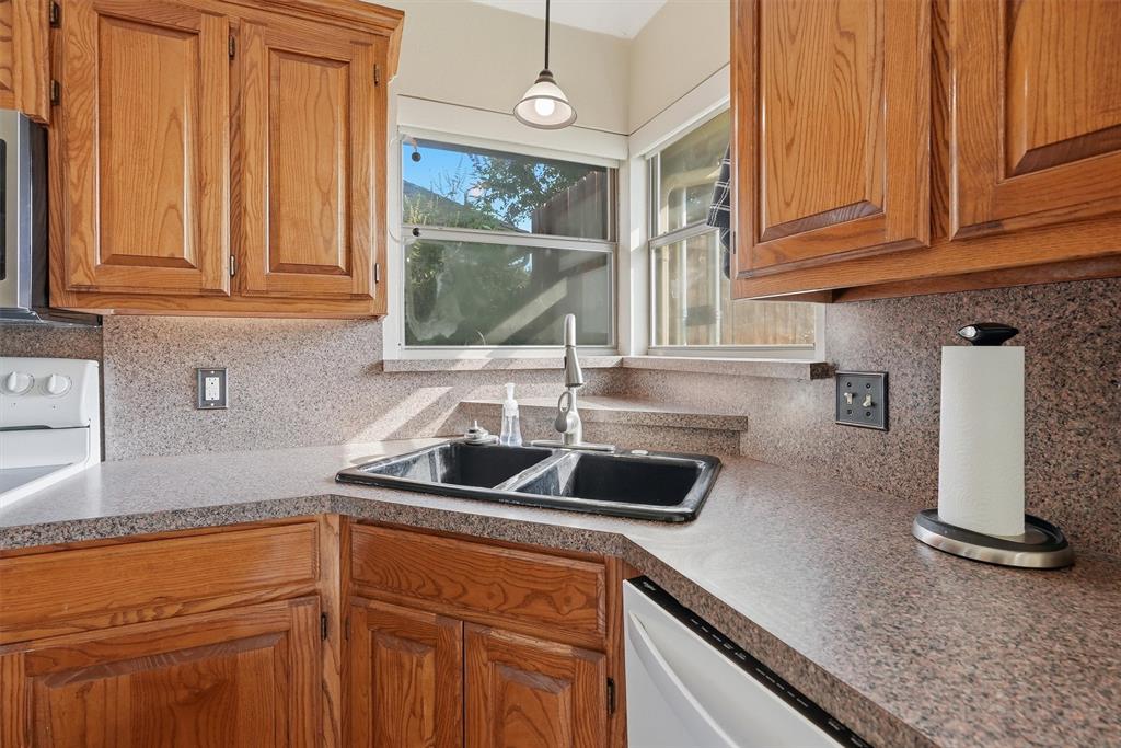 708 Hillcrest Drive Property Photo 10