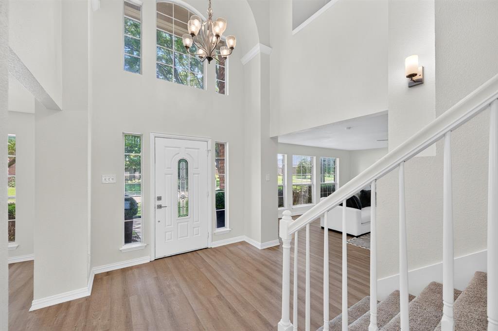 825 Foxwood Lane Property Photo 4