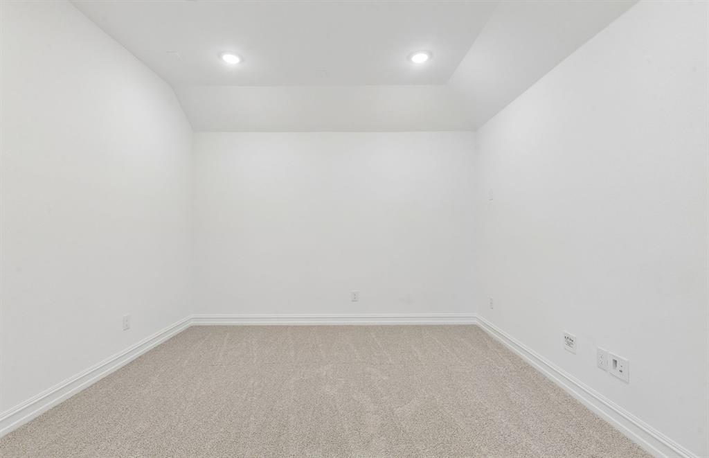 5958 Merian Drive Property Photo 16