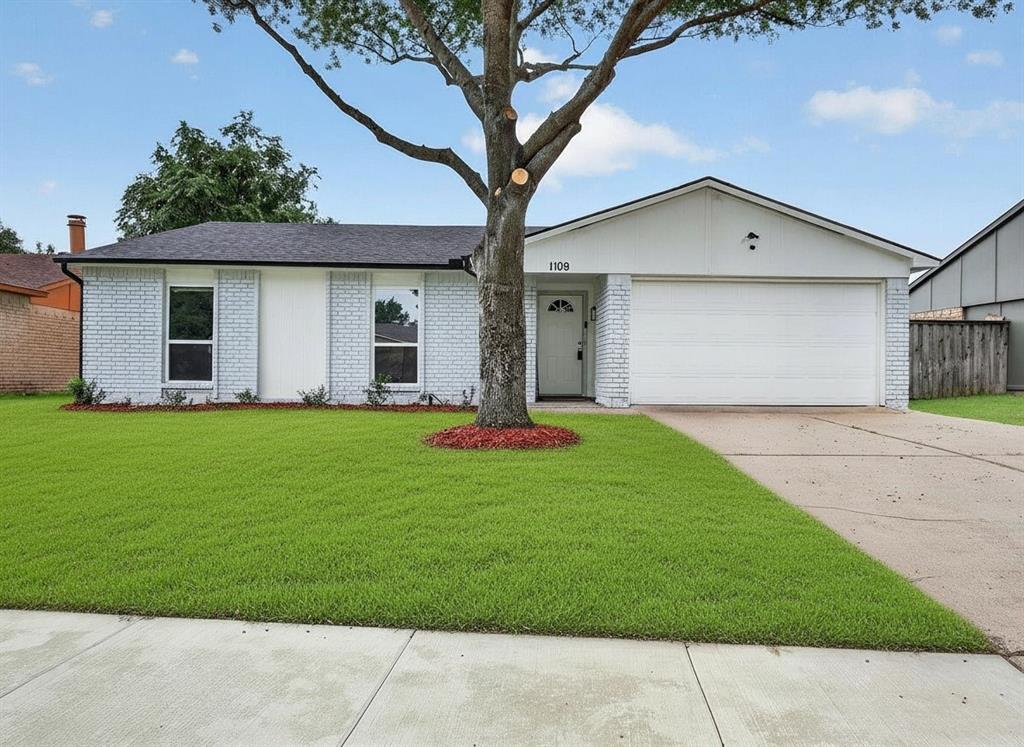 1109 Coffeyville Trail Property Photo 1