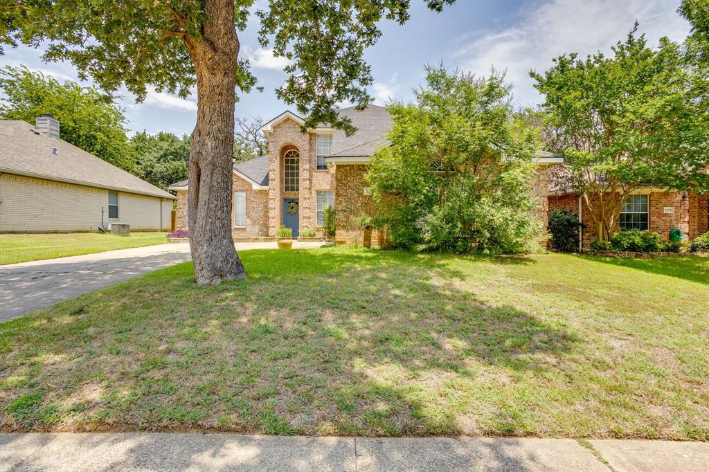 525 Oakbrook Drive Property Photo 2
