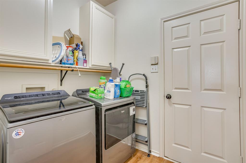 525 Oakbrook Drive Property Photo 8