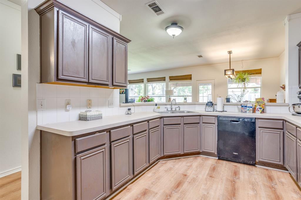 525 Oakbrook Drive Property Photo 11