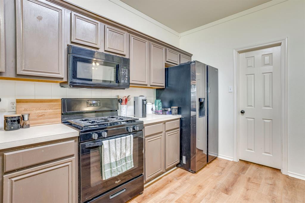 525 Oakbrook Drive Property Photo 13