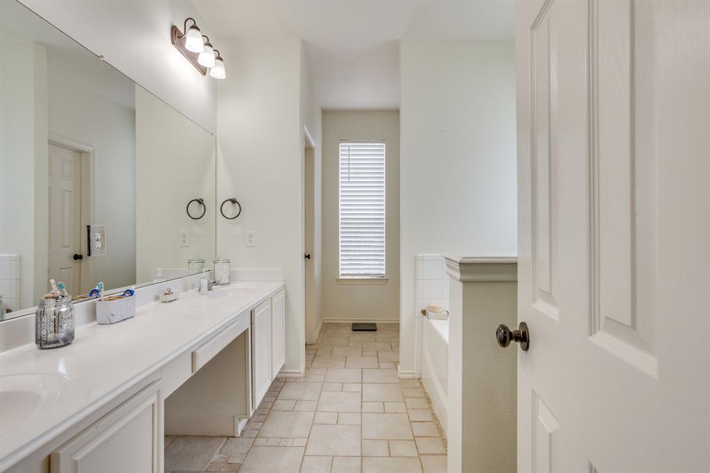 525 Oakbrook Drive Property Photo 25