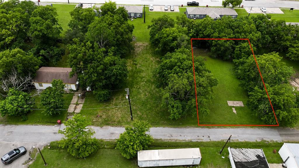 810 E 3rd Street Property Photo 4