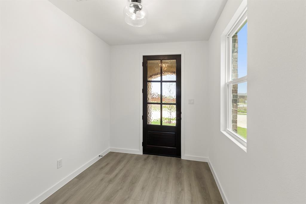5937 Laurel Lake Lane Property Photo 4