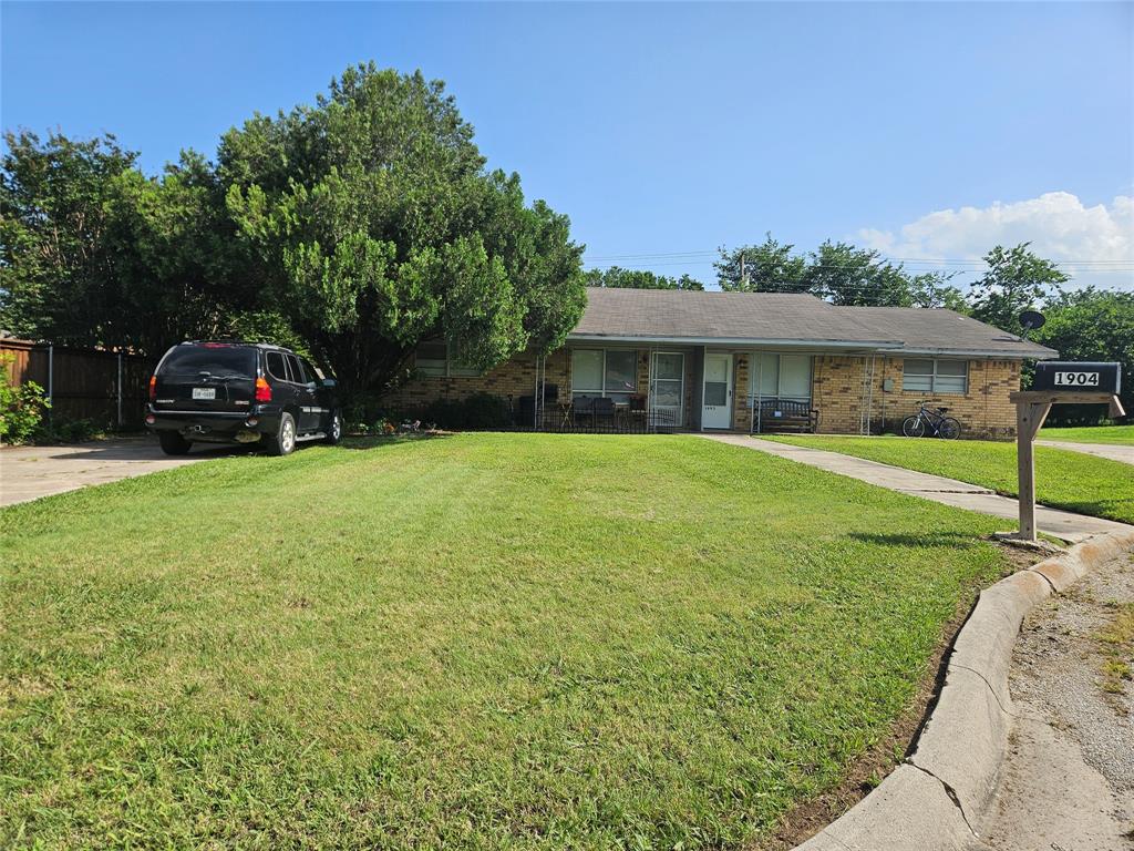 1902 Maplewood Court 1904 Property Photo 1