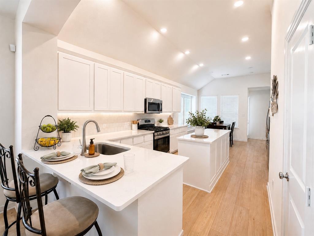 1221 Newport Street Property Photo 7