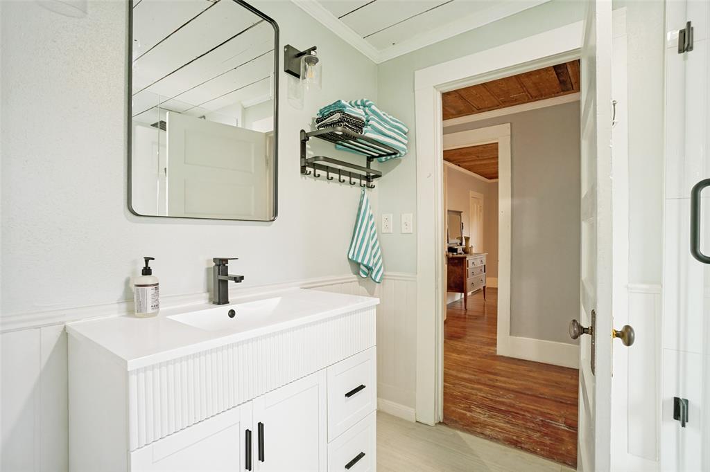 1015 N College Street Property Photo 15