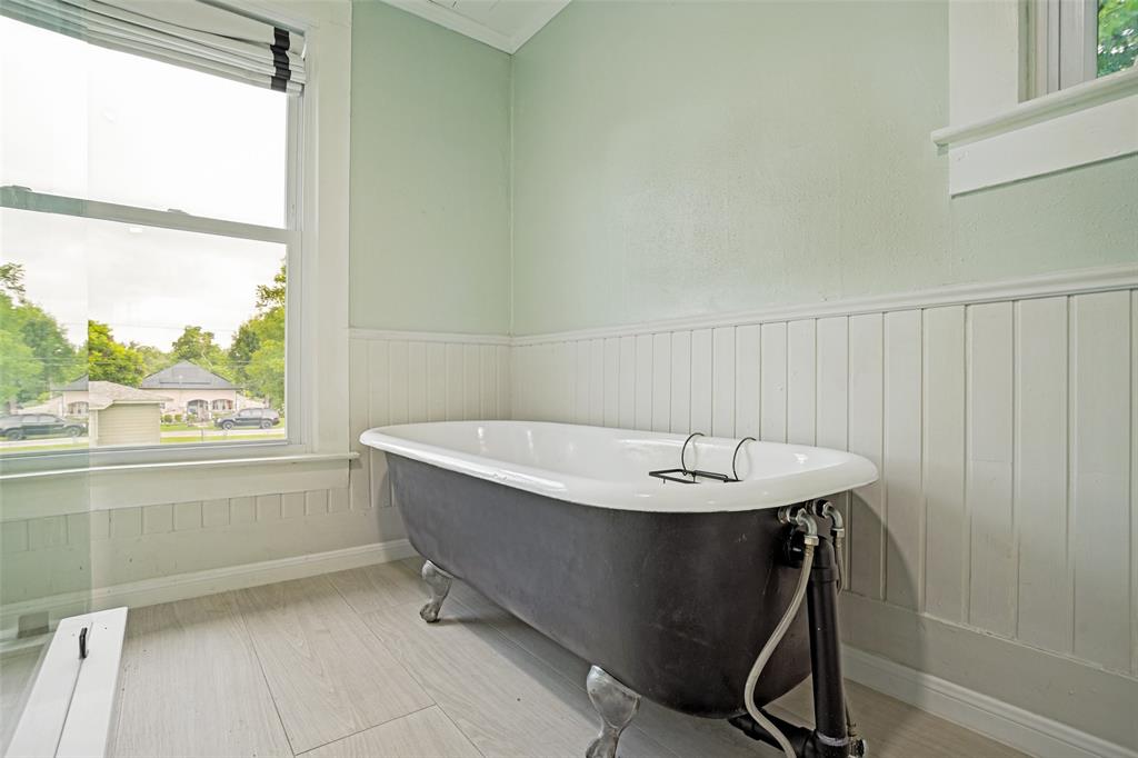 1015 N College Street Property Photo 16
