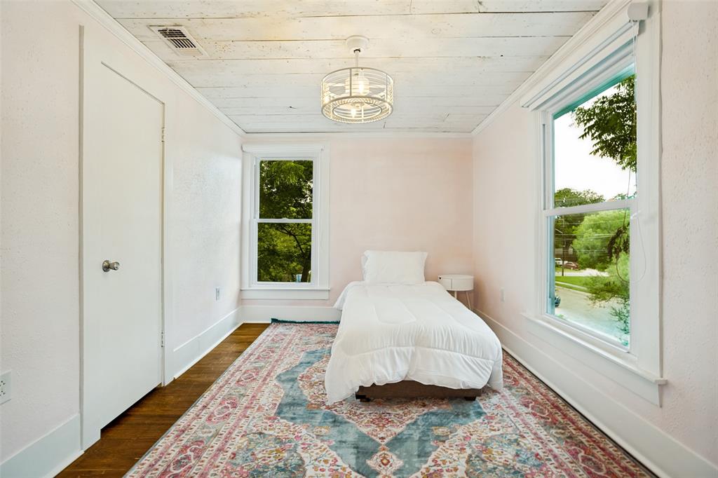 1015 N College Street Property Photo 17