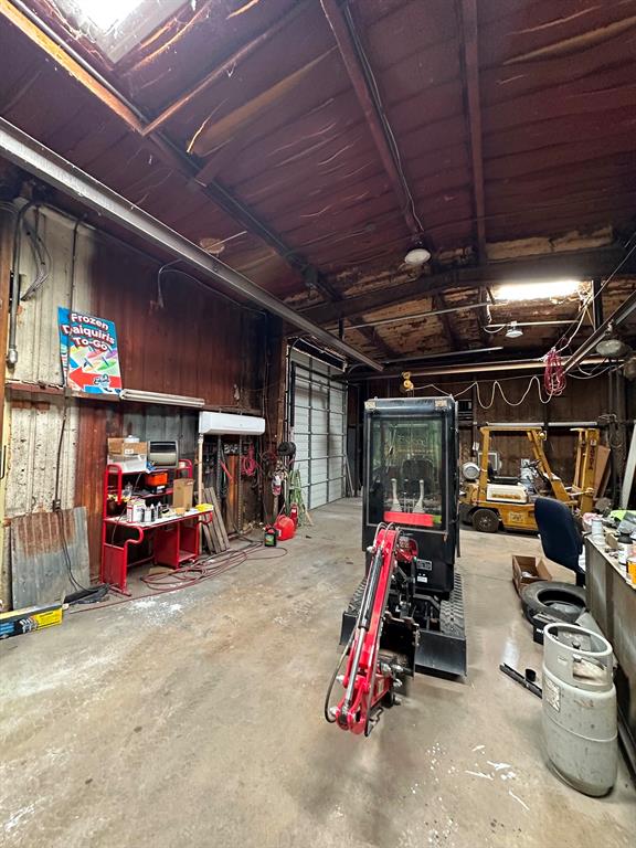 1002 S Treadaway Property Photo 9
