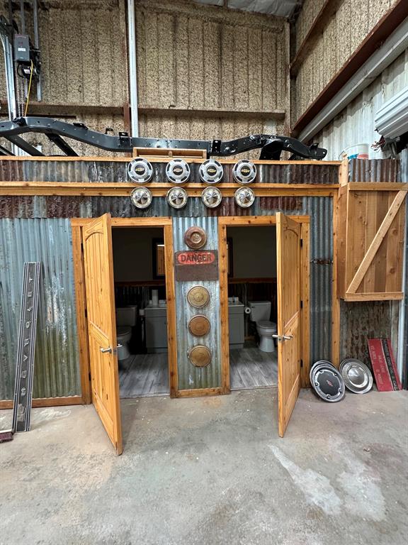 1002 S Treadaway Property Photo 10