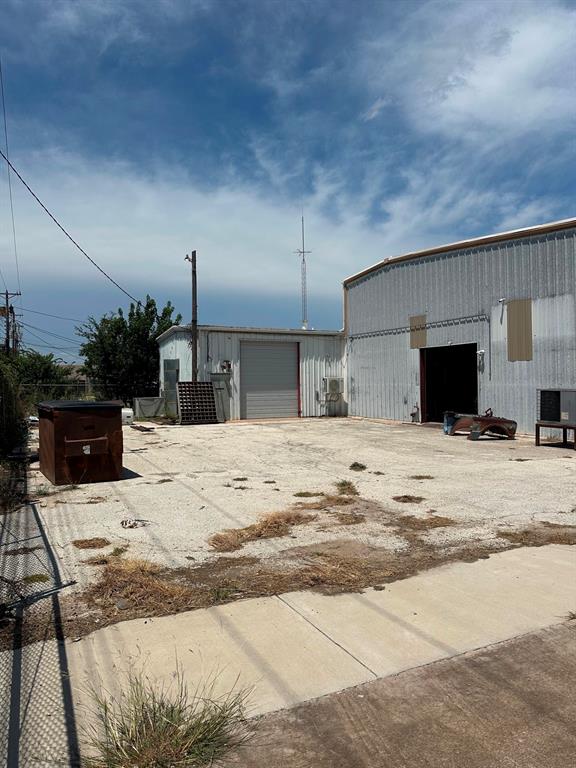 1002 S Treadaway Property Photo 14