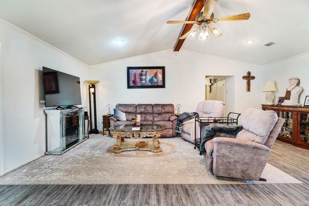 203 1st Street Property Photo 4