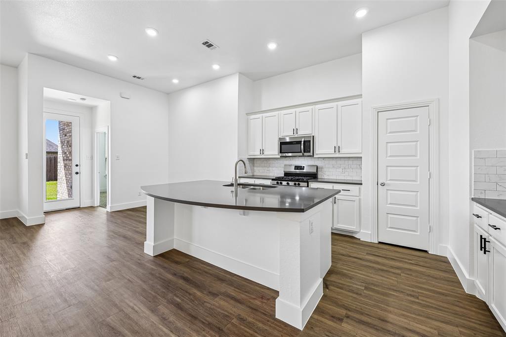 1506 Calcot Lane Property Photo 10