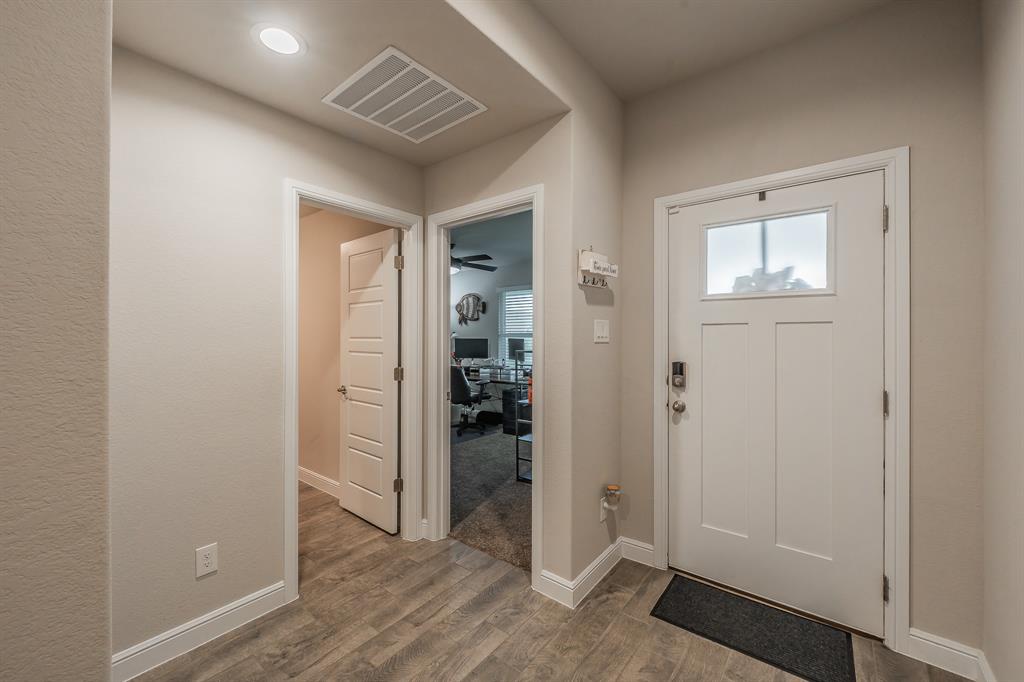 713 Breckenridge Park Drive Property Photo 4