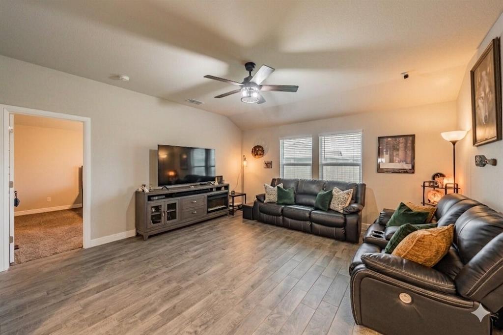 713 Breckenridge Park Drive Property Photo 8