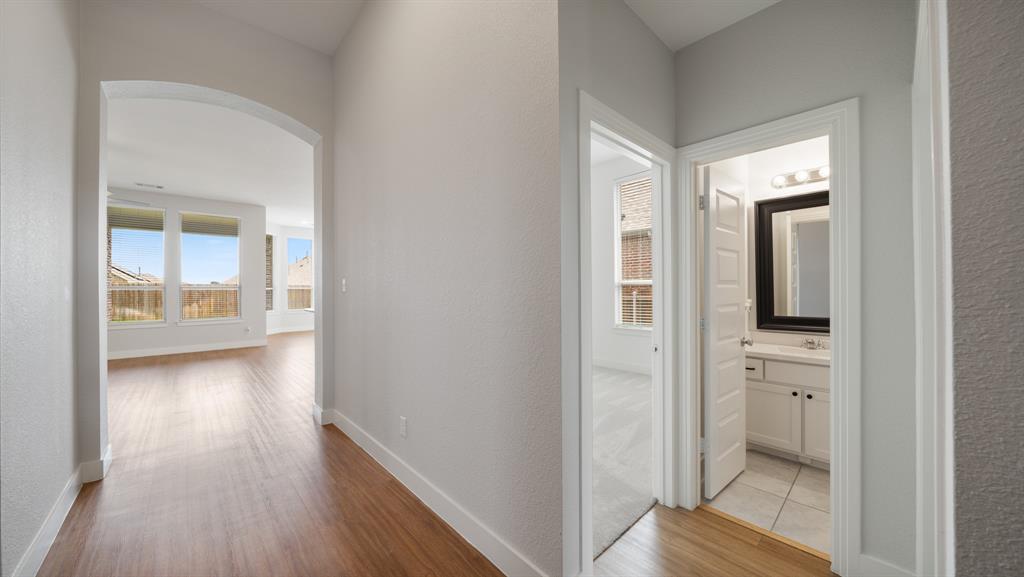4030 Lagoon Place Property Photo 2