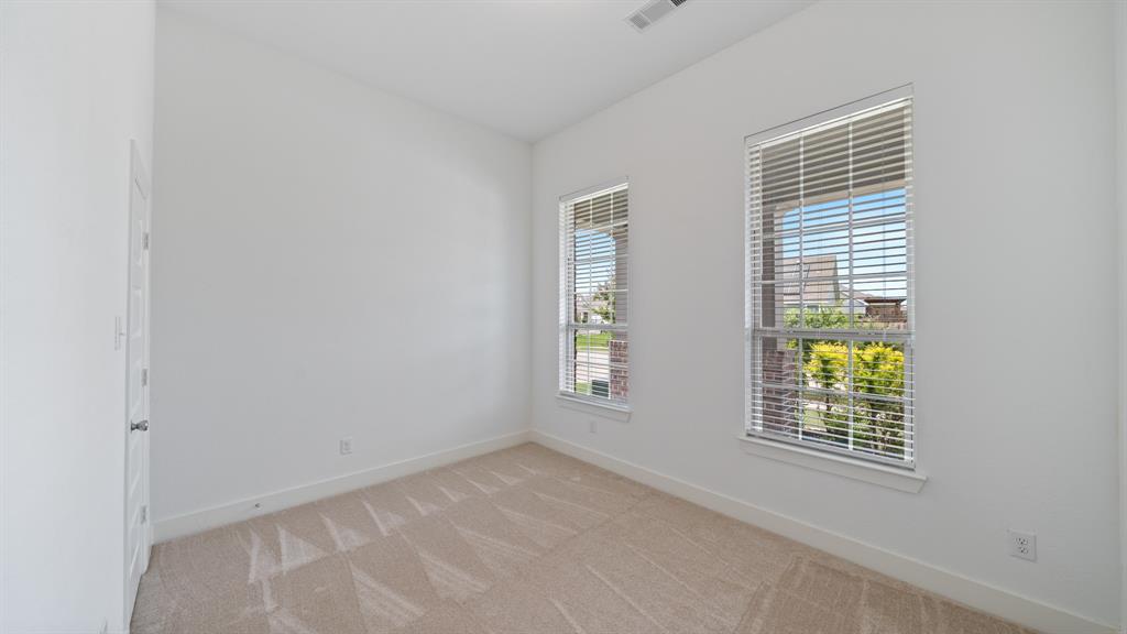 4030 Lagoon Place Property Photo 3