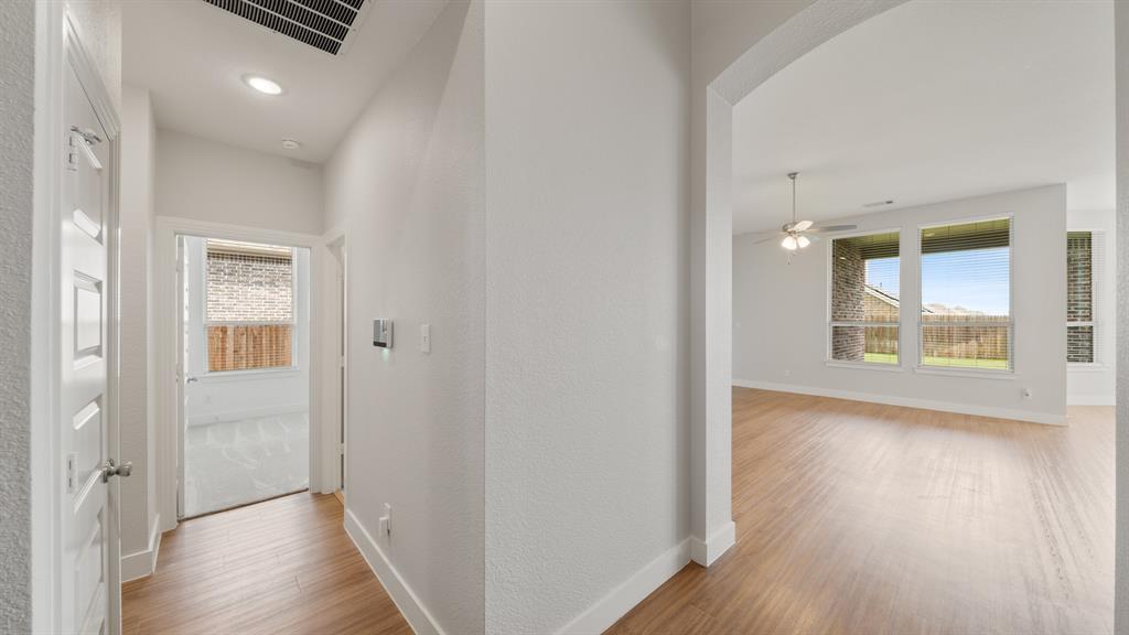 4030 Lagoon Place Property Photo 5