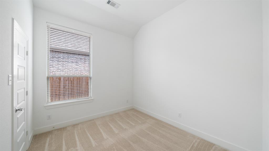4030 Lagoon Place Property Photo 6