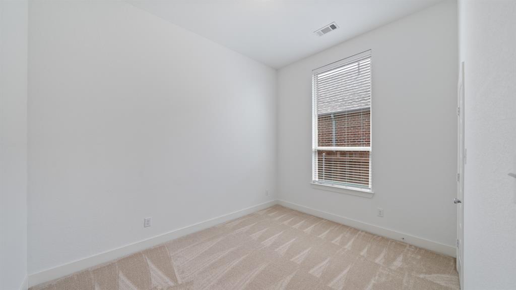 4030 Lagoon Place Property Photo 8