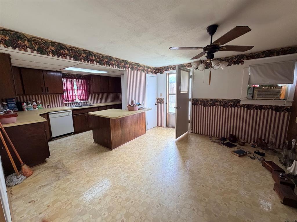105 E 3rd Street Property Photo 19