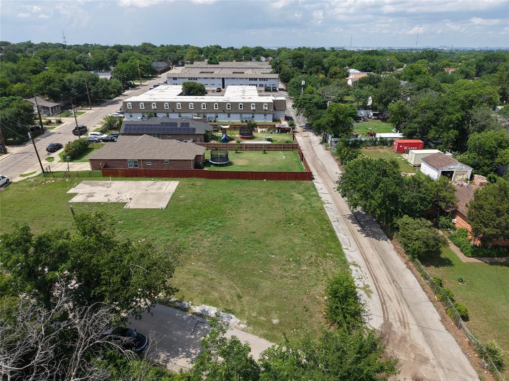 11 W Higgins Boulevard Property Photo 1