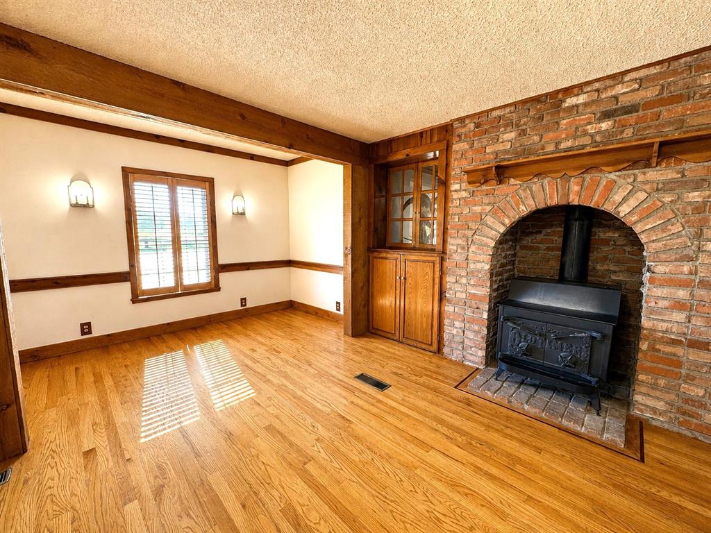 703 N Avenue E Property Photo 4