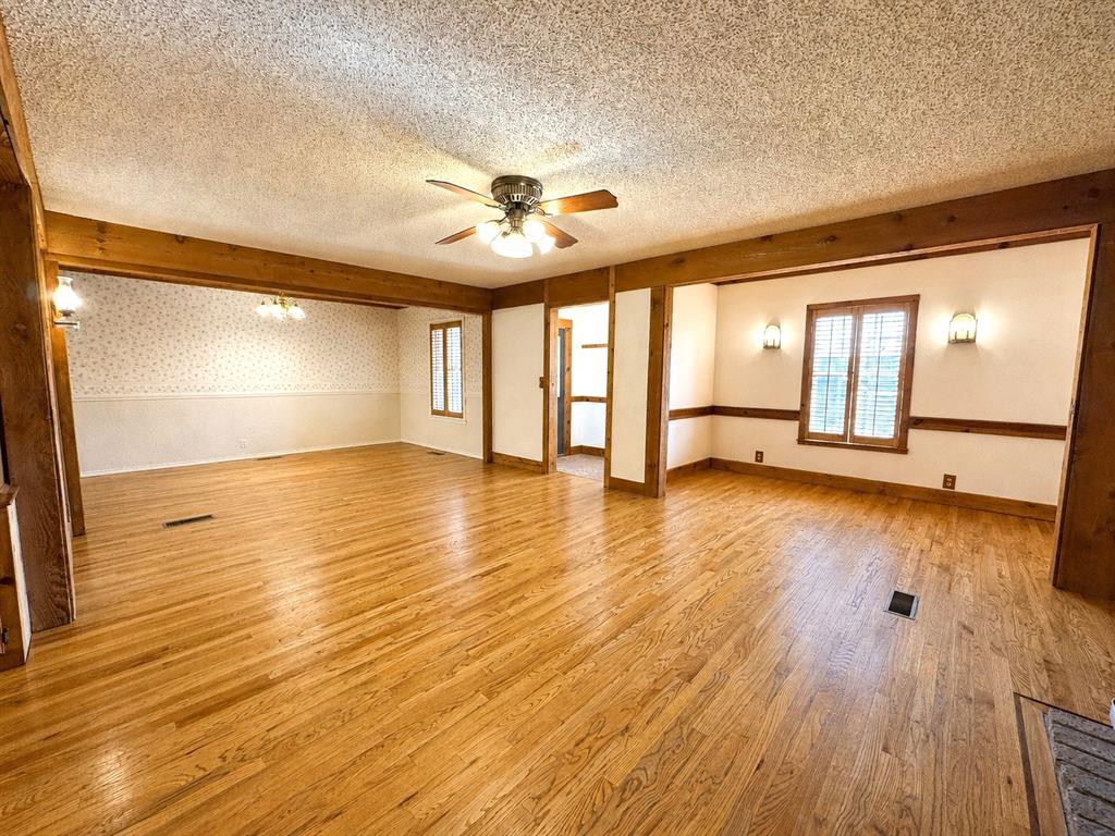 703 N Avenue E Property Photo 8
