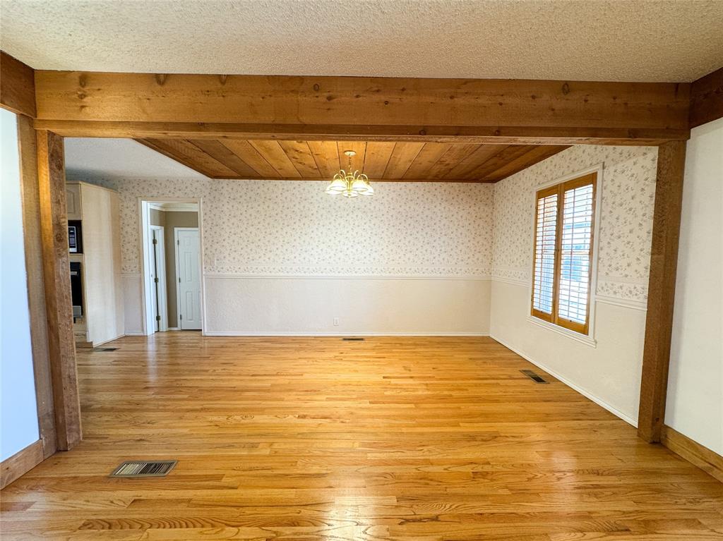 703 N Avenue E Property Photo 9