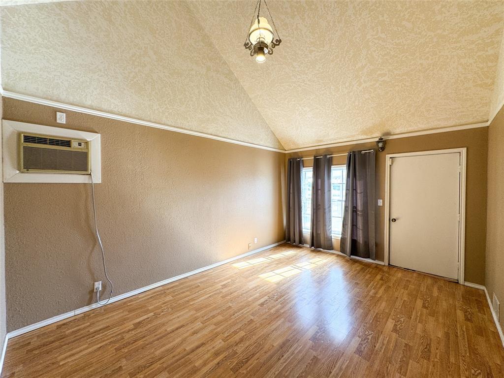 703 N Avenue E Property Photo 10