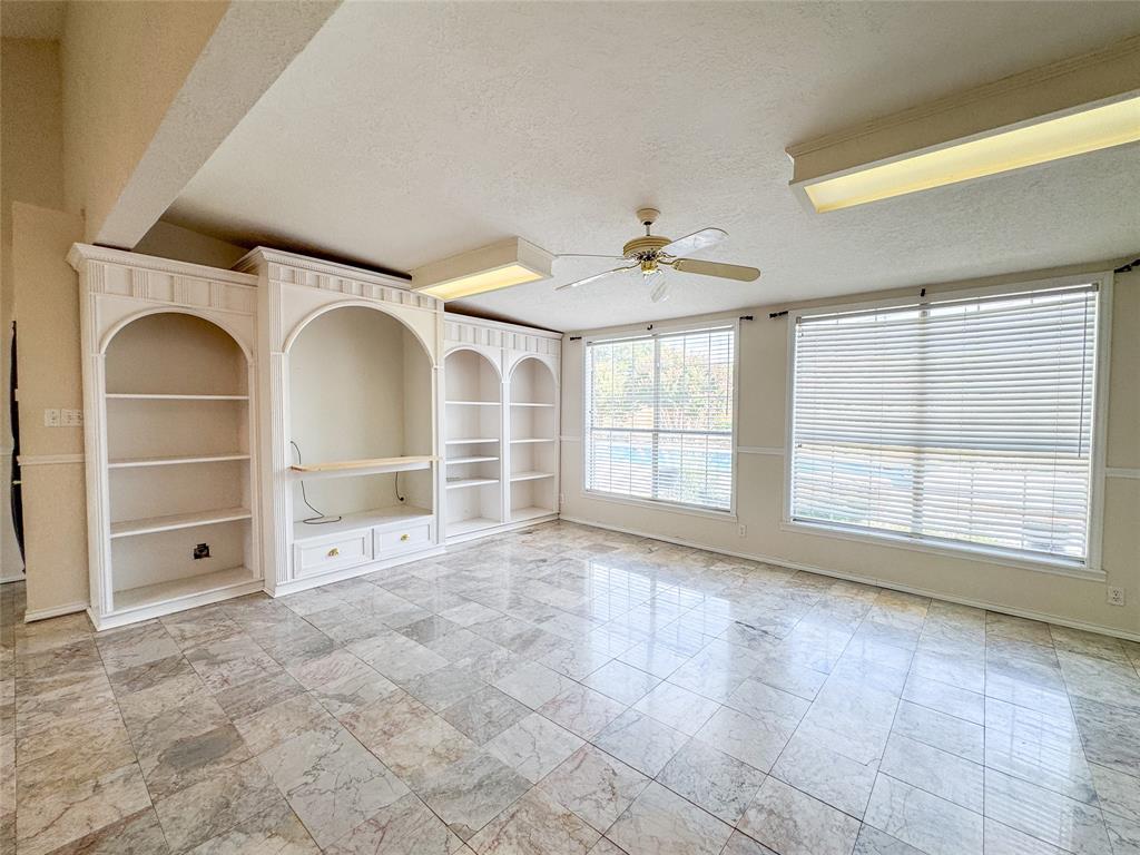 703 N Avenue E Property Photo 21