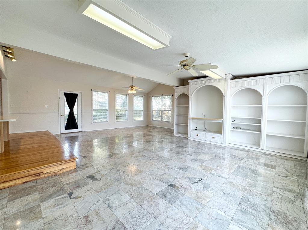 703 N Avenue E Property Photo 22