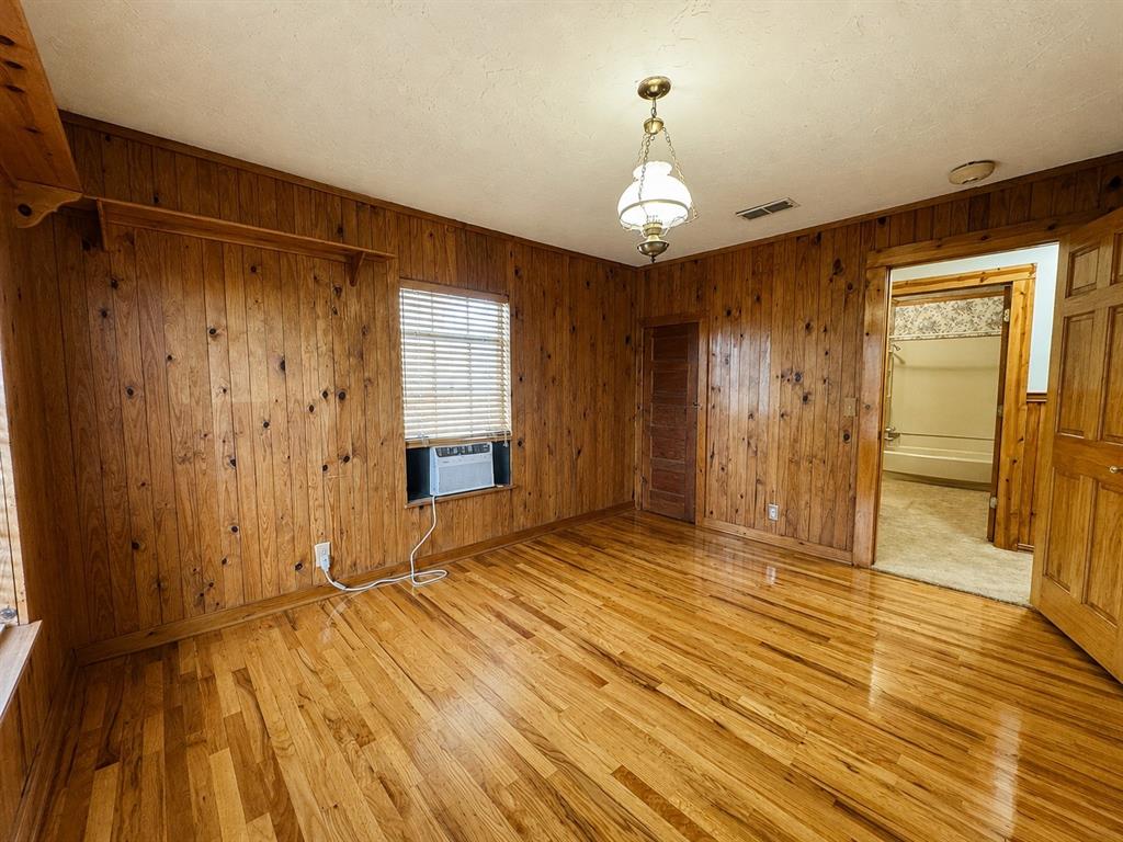 703 N Avenue E Property Photo 23