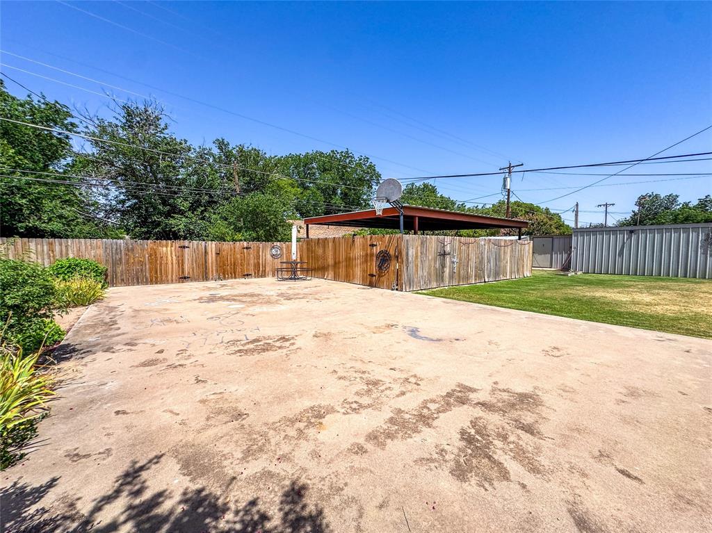 703 N Avenue E Property Photo 33