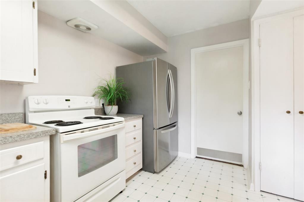 306 S Lois Lane Property Photo 10