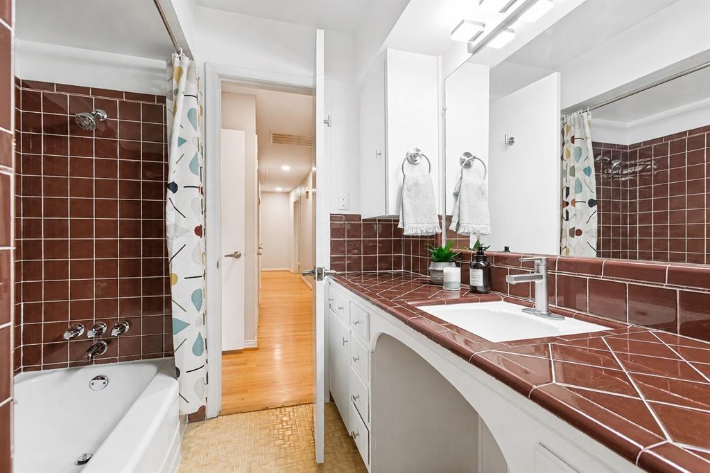 306 S Lois Lane Property Photo 12