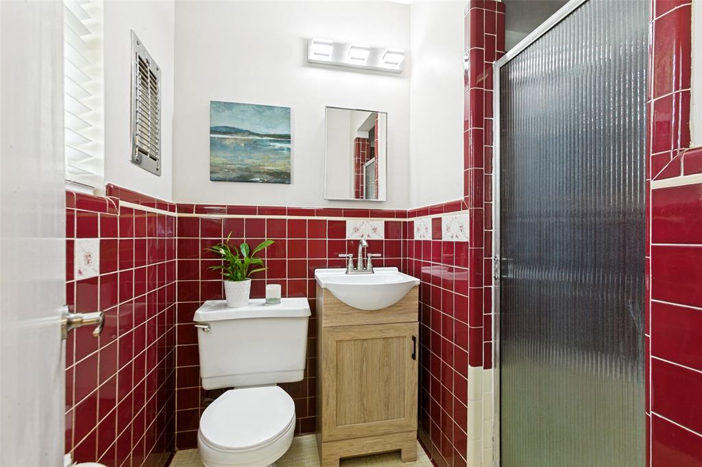 306 S Lois Lane Property Photo 16