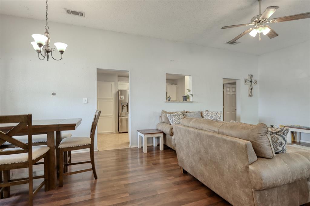 108 Wolf Lane Property Photo 4