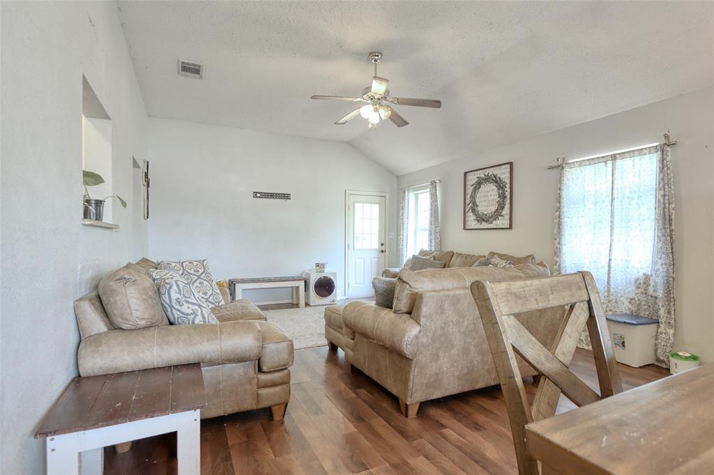 108 Wolf Lane Property Photo 7