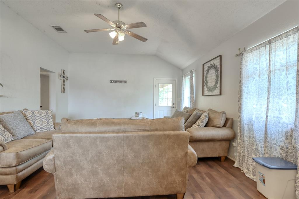 108 Wolf Lane Property Photo 11