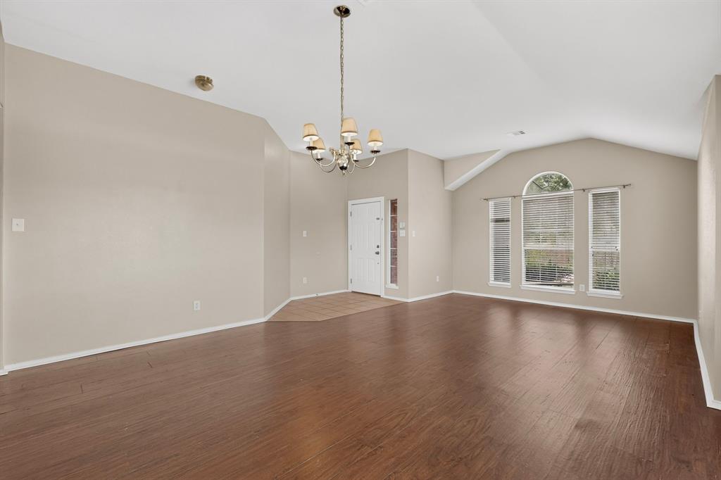 101 Wandering Drive Property Photo 3